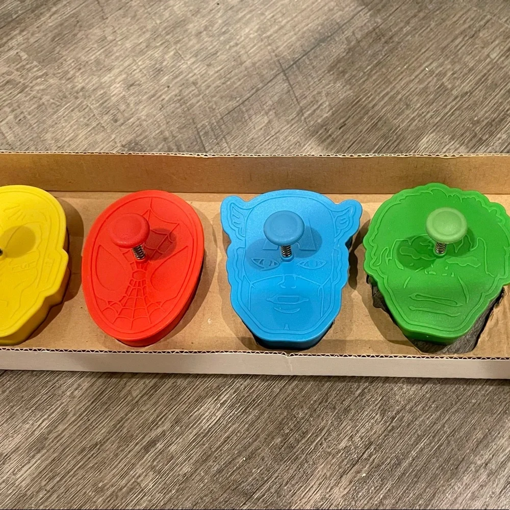 Williams Sonoma Marvel Cookie Cutters set of 4 in box
